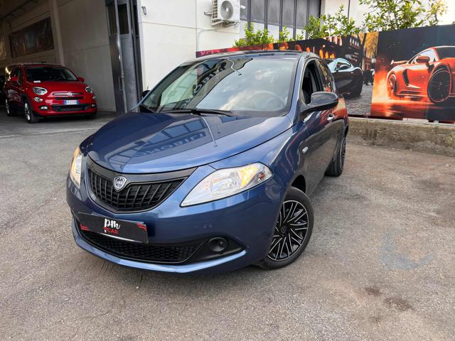 Lancia Ypsilon 1.0 FireFly 5 porte S&S Hybrid Silver, del 2023, 49.990 km, in vendita a Collegno (TO)