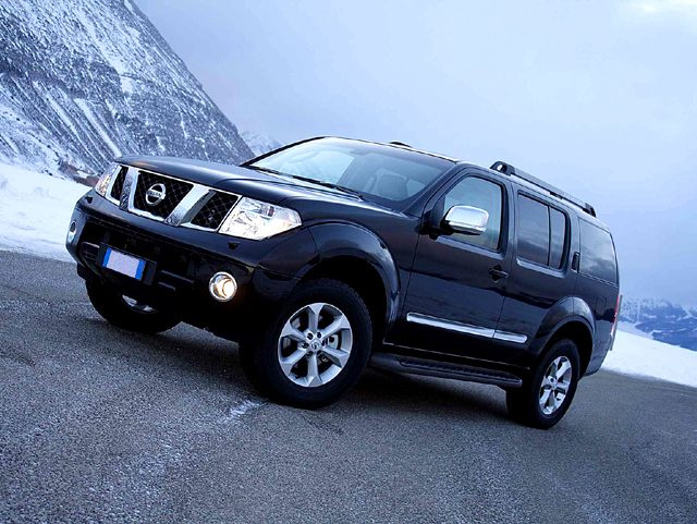 Nissan Pathfinder 2.5 dCi LE Platinum - foto 2 di 4