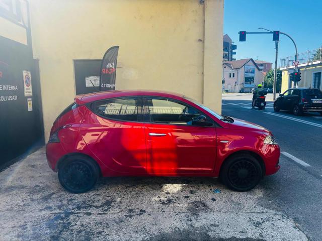 Lancia Ypsilon 1.0 69 CV 5 porte S&S Fire Fly Ecochic - foto 4 di 4