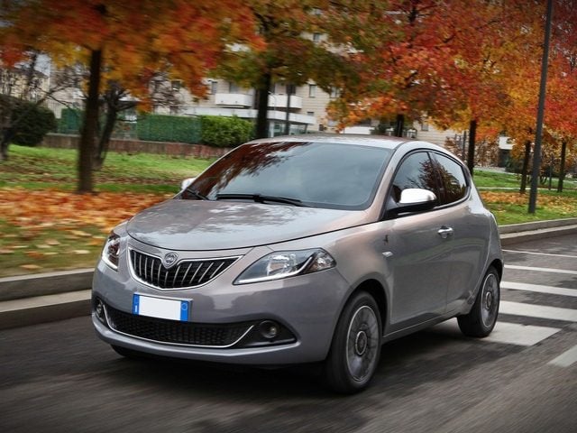 Lancia Ypsilon 1.0 FireFly 5 porte S&S Hybrid Alberta Ferretti, del 2023, 60.000 km, in vendita a Collegno (TO)
