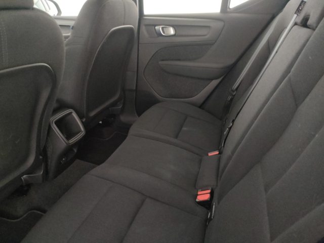 Volvo XC40 T2 Geartronic Momentum, del 2022, 37.563 km, in vendita a Modena (MO)