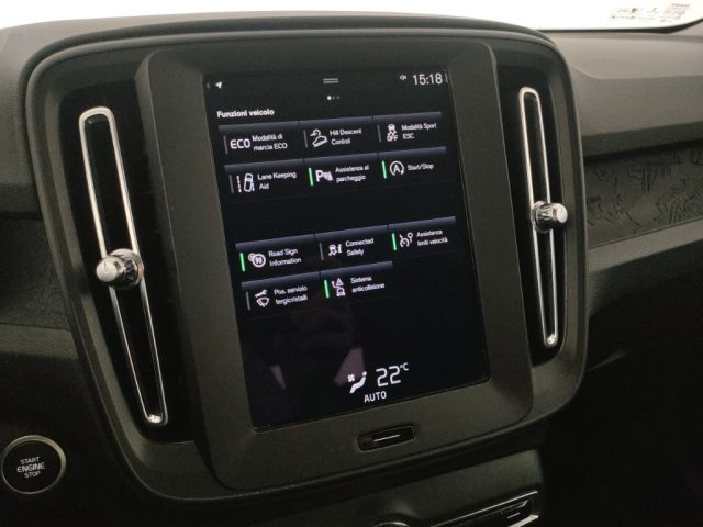 Volvo XC40 T2 Geartronic Momentum, del 2022, 37.563 km, in vendita a Modena (MO)