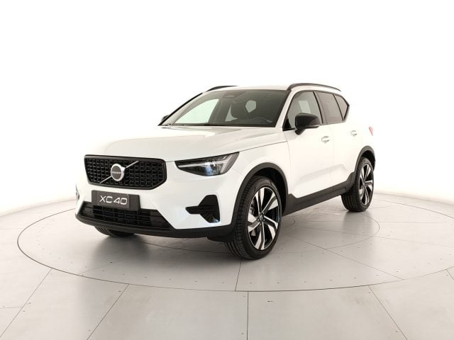 Volvo XC40 B3 automatico Plus Dark - Pronta Consegna - foto 2 di 4
