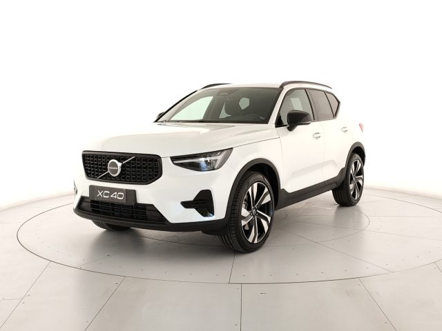 Volvo XC40 B3 automatico Plus Dark - Pronta Consegna - foto 2 di 4