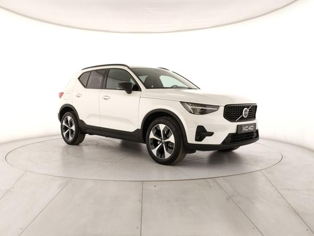 Volvo XC40 B3 automatico Plus Dark nuovo a MODENA