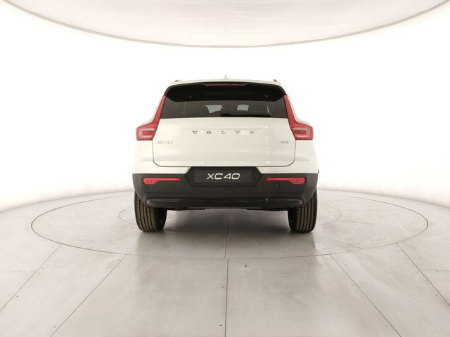 Volvo XC40 B3 automatico Plus Dark - foto 4 di 4
