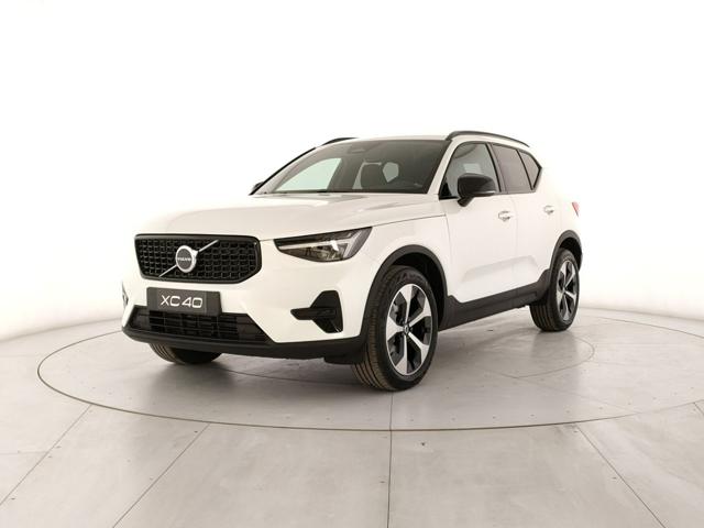 Volvo XC40 B3 automatico Plus Dark - foto 2 di 4