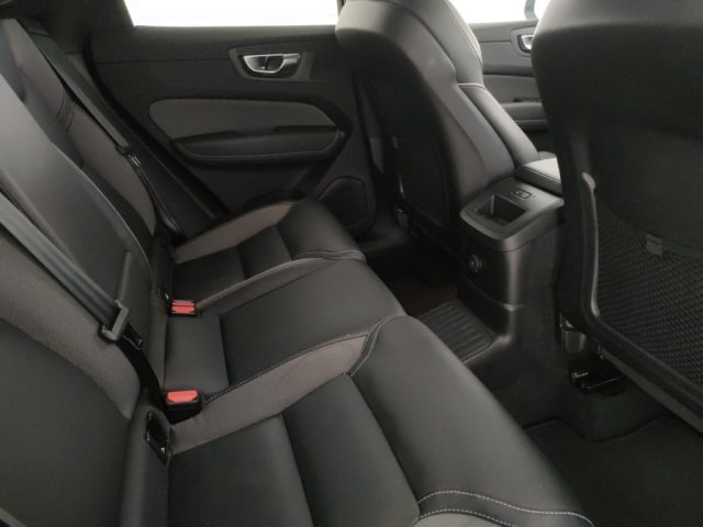 Volvo XC60 T6 Plug-in hybrid AWD automatico Plus Dark - foto 2 di 4
