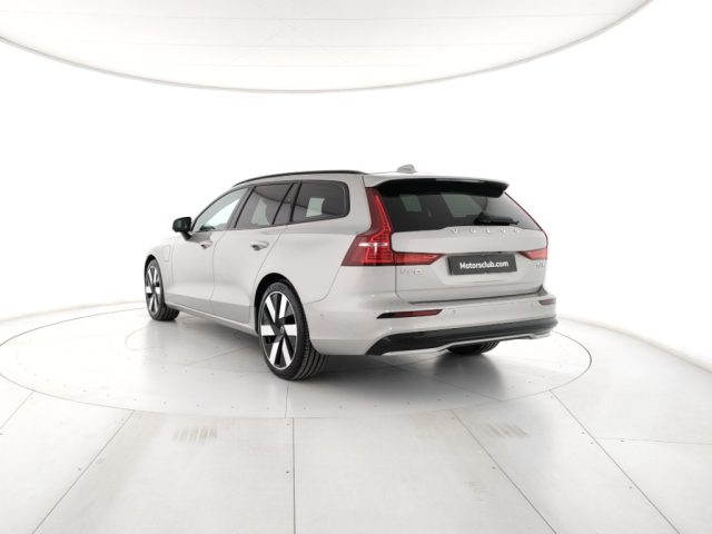 Volvo V60 T6 Plug-in Hybrid AWD automatico Ultra Dark - foto 3 di 4