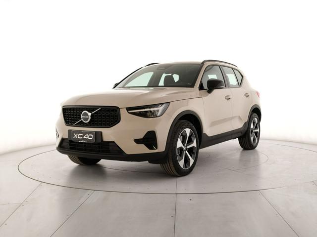Volvo XC40 B3 automatico Ultra Dark - foto 2 di 4