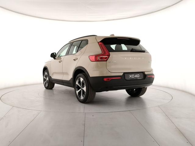 Volvo XC40 B3 automatico Ultra Dark - foto 3 di 4