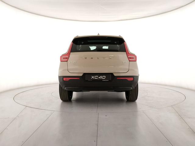 Volvo XC40 B3 automatico Ultra Dark - foto 4 di 4