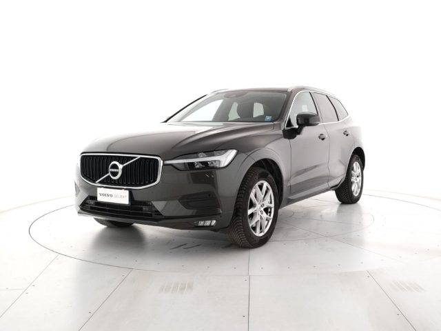 Volvo XC60 B4 (d) AWD Geartronic Momentum Pro - foto 2 di 4