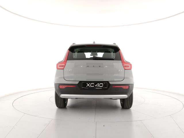 Volvo XC40 B3 automatico Essential - Autocarro - foto 4 di 4