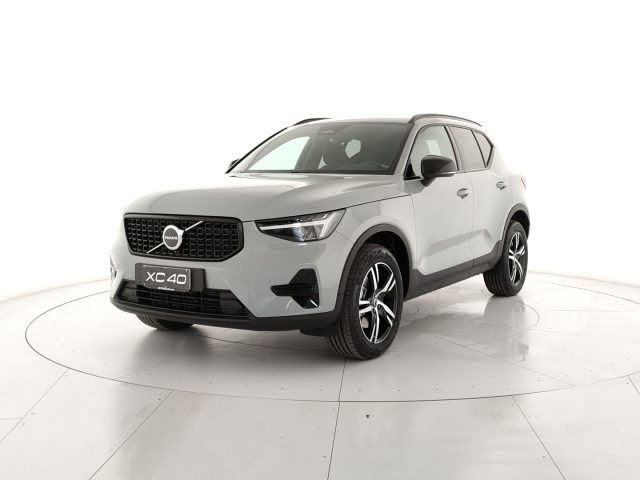 Volvo XC40 B3 automatico Plus Dark - Pronta Consegna - foto 2 di 4