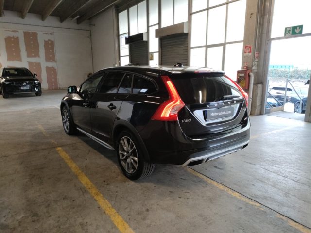 Volvo V60 Cross Country D3 Geartronic Momentum - solo operatori - foto 4 di 4