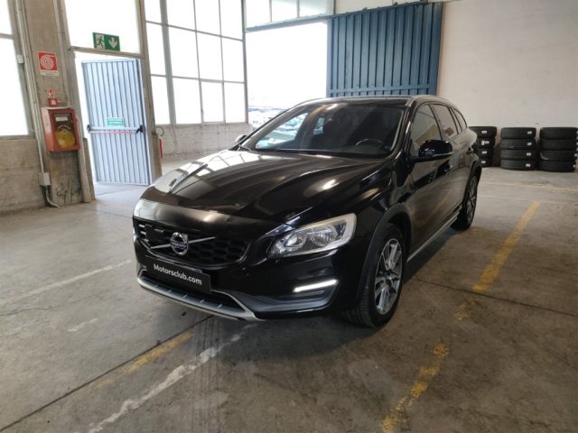 Volvo V60 Cross Country D3 Geartronic Momentum - solo operatori - foto 2 di 4