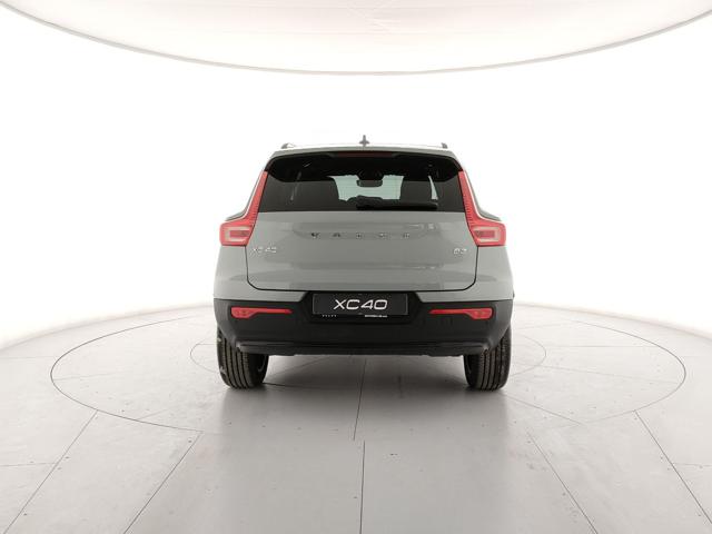 Volvo XC40 B3 automatico Ultra Dark - foto 4 di 4