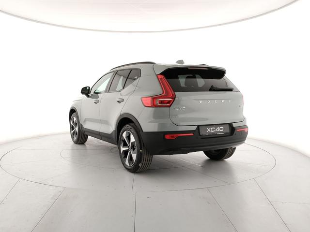 Volvo XC40 B3 automatico Ultra Dark - foto 3 di 4