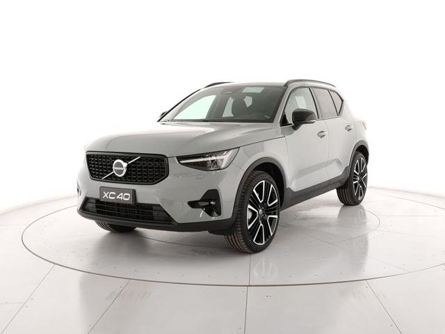 Volvo XC40 B3 automatica Ultra Dark - foto 2 di 4