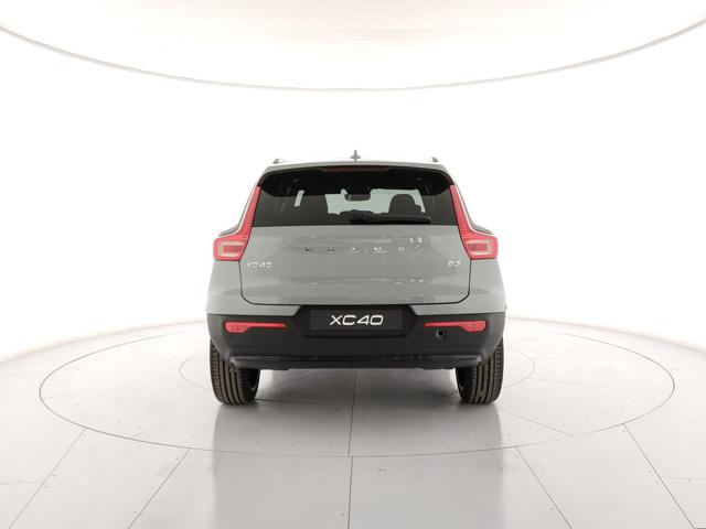 Volvo XC40 B3 automatica Ultra Dark - foto 4 di 4