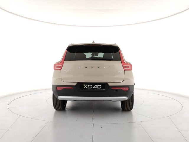 Volvo XC40 B3 automatico Core - foto 4 di 4