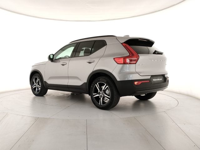 Volvo XC40 B3 automatico Plus Dark - foto 3 di 17