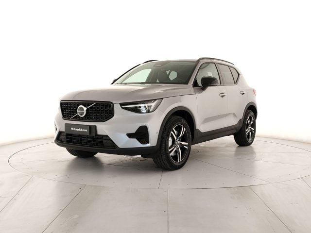 Volvo XC40 B3 automatico Plus Dark - foto 2 di 17