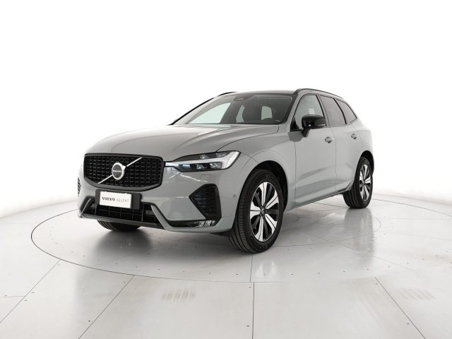 Volvo XC60 B5 AWD automatico Plus Dark - foto 2 di 4