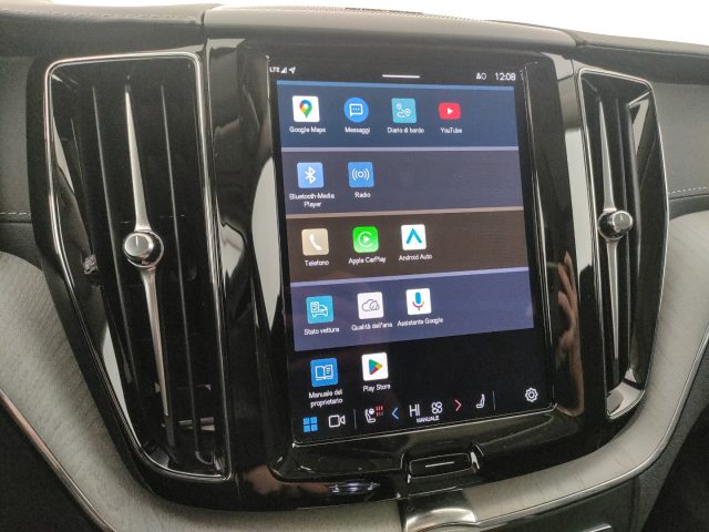 Volvo XC60 B5 AWD automatico Plus Dark, del 2025, 4.030 km, in vendita a Modena (MO)