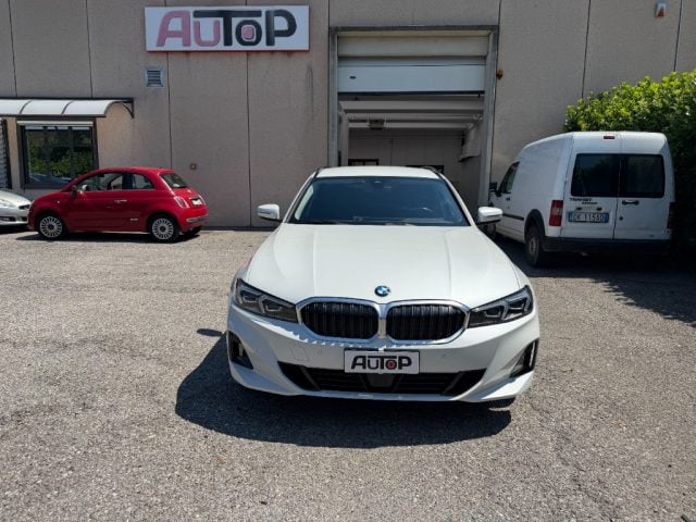 BMW 318 d 48V Touring - foto 2 di 4