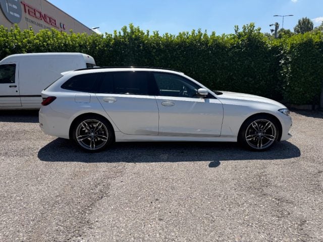 BMW 318 d 48V Touring - foto 4 di 4