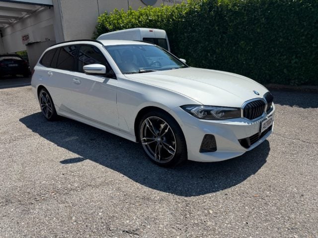 BMW 318 d 48V Touring - foto 3 di 4