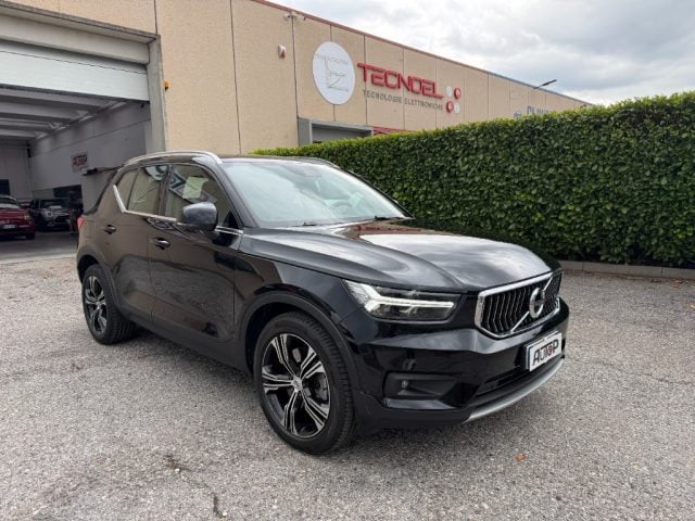 Volvo XC40 T4 Recharge Plug-in Hybrid Inscription - foto 3 di 4