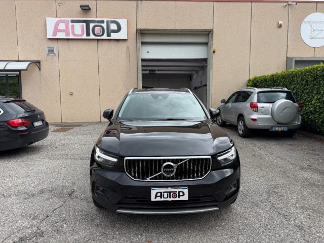 Volvo XC40 T4 Recharge Plug-in Hybrid Inscription - foto 2 di 4