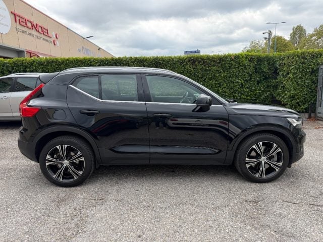 Volvo XC40 T4 Recharge Plug-in Hybrid Inscription - foto 4 di 4
