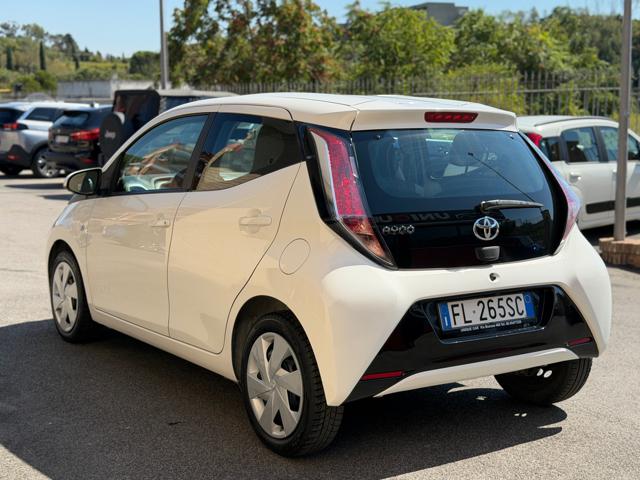 Toyota Aygo 1.0 VVT-i 69 CV x-business MMT (NESSUN VINCOLO) - foto 4 di 4