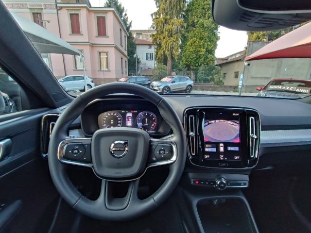 Volvo XC40 T3 Geartronic Momentum Pro - foto 4 di 4