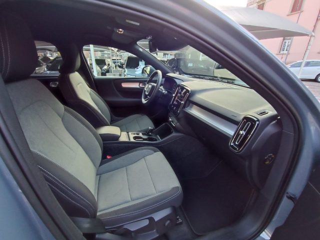 Volvo XC40 T3 Geartronic Momentum Pro - foto 2 di 4