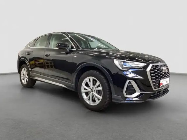 Audi Q3 SPB 35 TFSI S line edition - foto 3 di 4