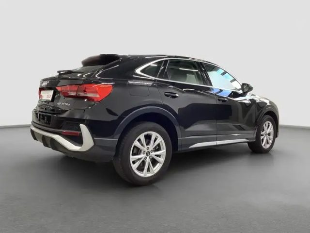 Audi Q3 SPB 35 TFSI S line edition - foto 2 di 4