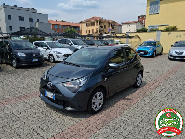 Toyota Aygo Connect 1.0 VVT-i 72CV 5 porte x-business usato a ARCORE