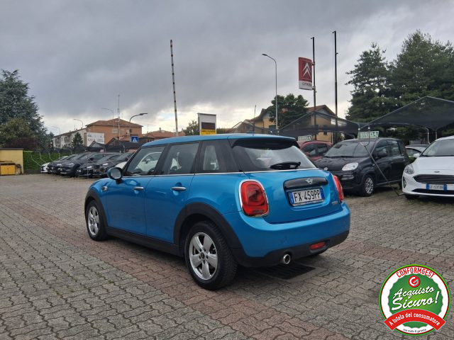 MINI Cooper 1.5 5 porte - foto 3 di 4