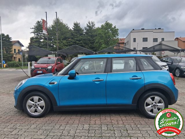 MINI Cooper 1.5 5 porte - foto 2 di 4
