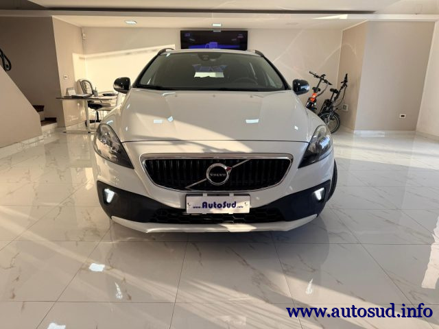 Volvo V40 Cross Country D2 Geartronic - foto 2 di 4