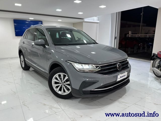 Volkswagen Tiguan 2.0 TDI SCR Life, del 2022, 157.000 km, in vendita a Massafra (TA)