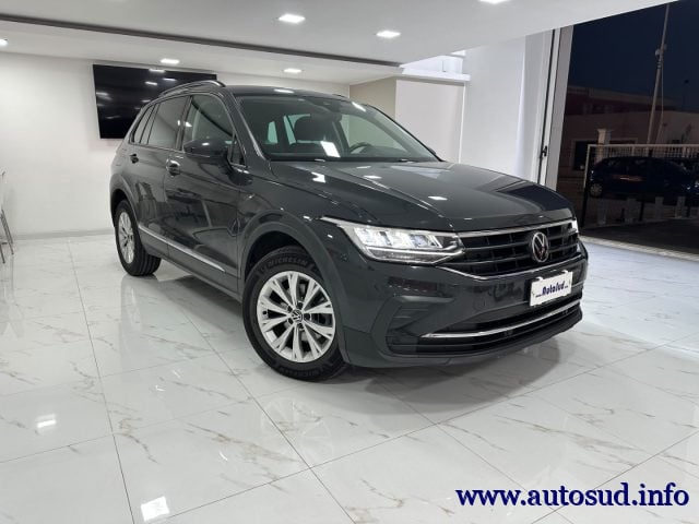 Volkswagen Tiguan 2.0 TDI 150 CV SCR DSG Life, del 2023, 115.000 km, in vendita a Massafra (TA)