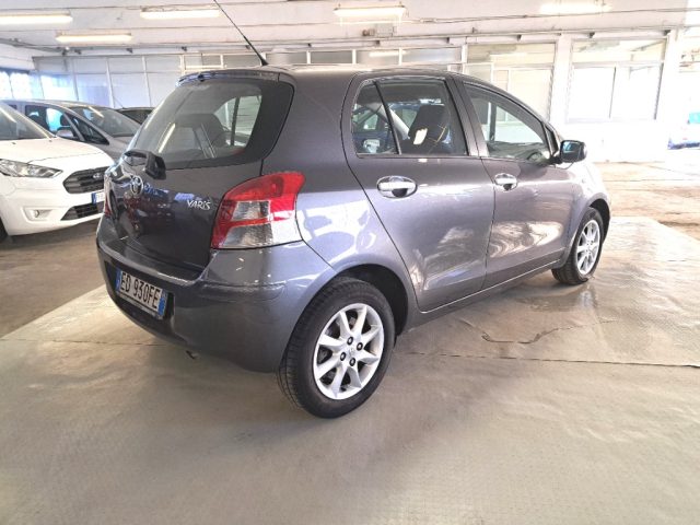 Toyota Yaris 1.3 5 porte Sol - foto 3 di 4