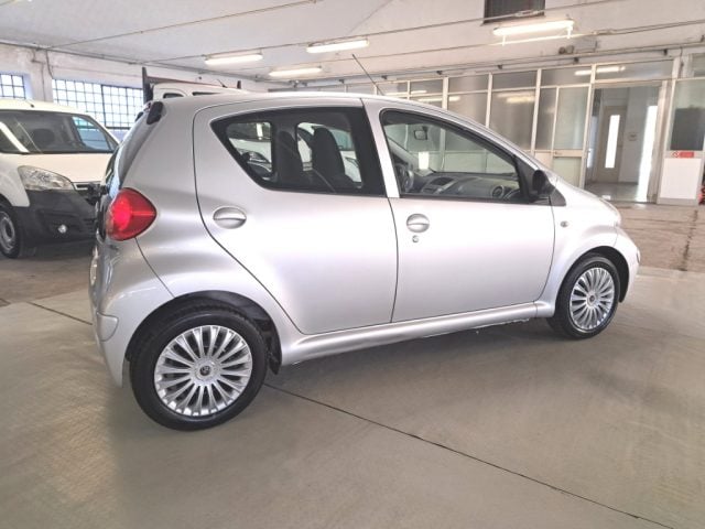 Toyota Aygo 1.0 12V VVT-i 5 porte Sol - foto 3 di 4