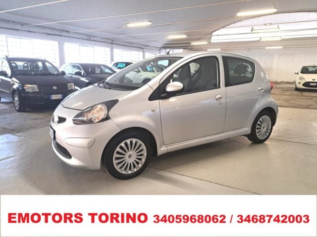 Toyota Aygo 1.0 12V VVT-i 5 porte Sol - foto 2 di 4